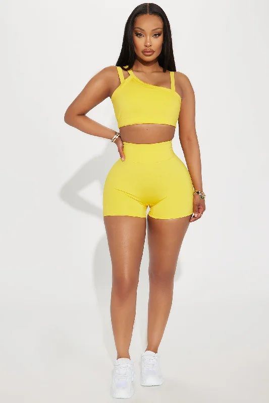 Progress Elevate Hot Short - Yellow