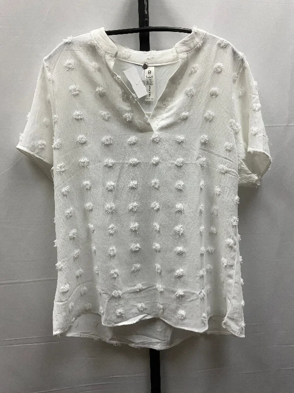 Top Short Sleeve By Clothes Mentor In White, Size: L